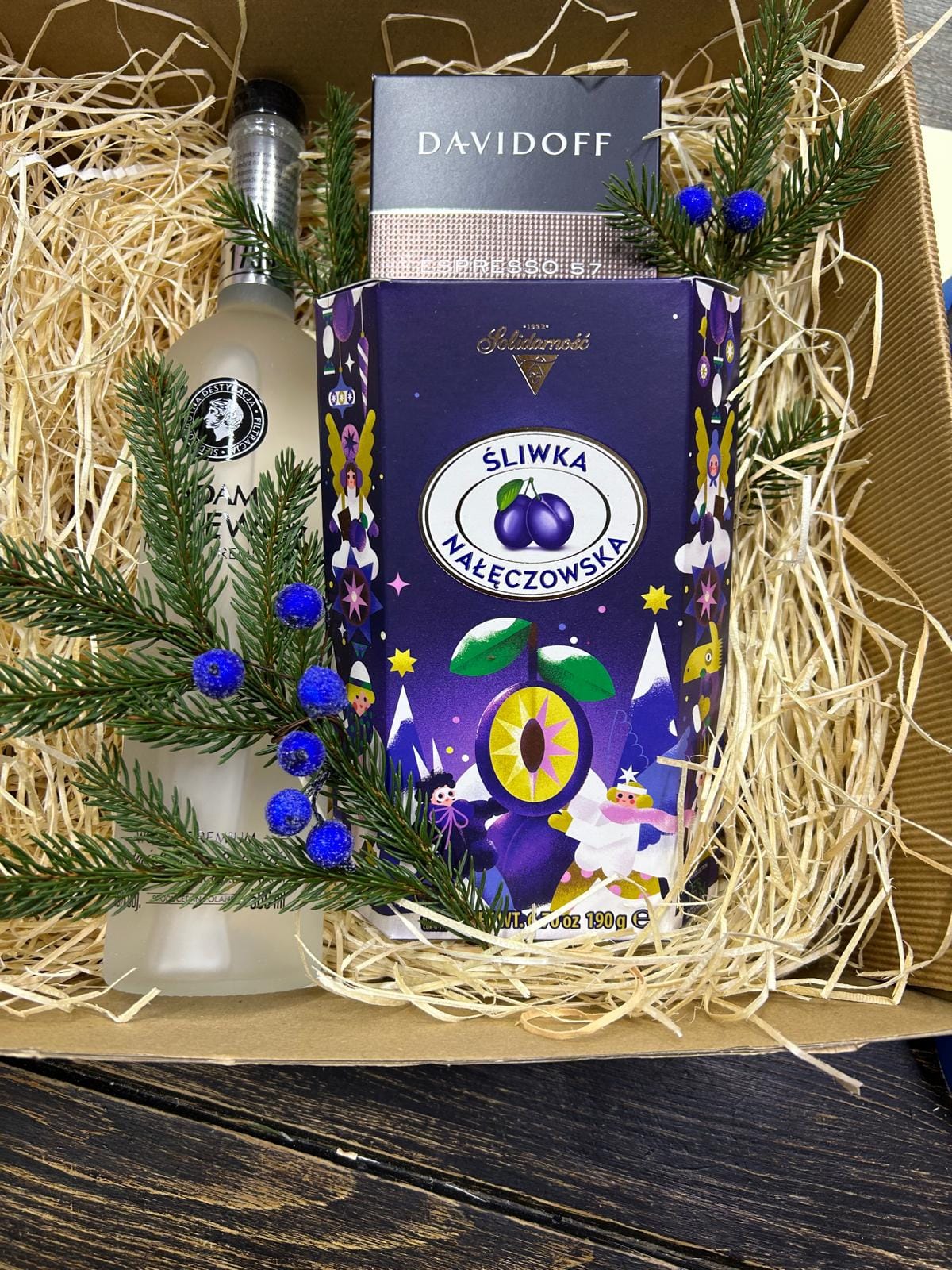 Świąteczny zestaw prezentowy z alkoholem w ozdobnym pudełku - Imperium Alkoholi